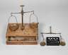 Apothekerwaage und Gewichtssatz
