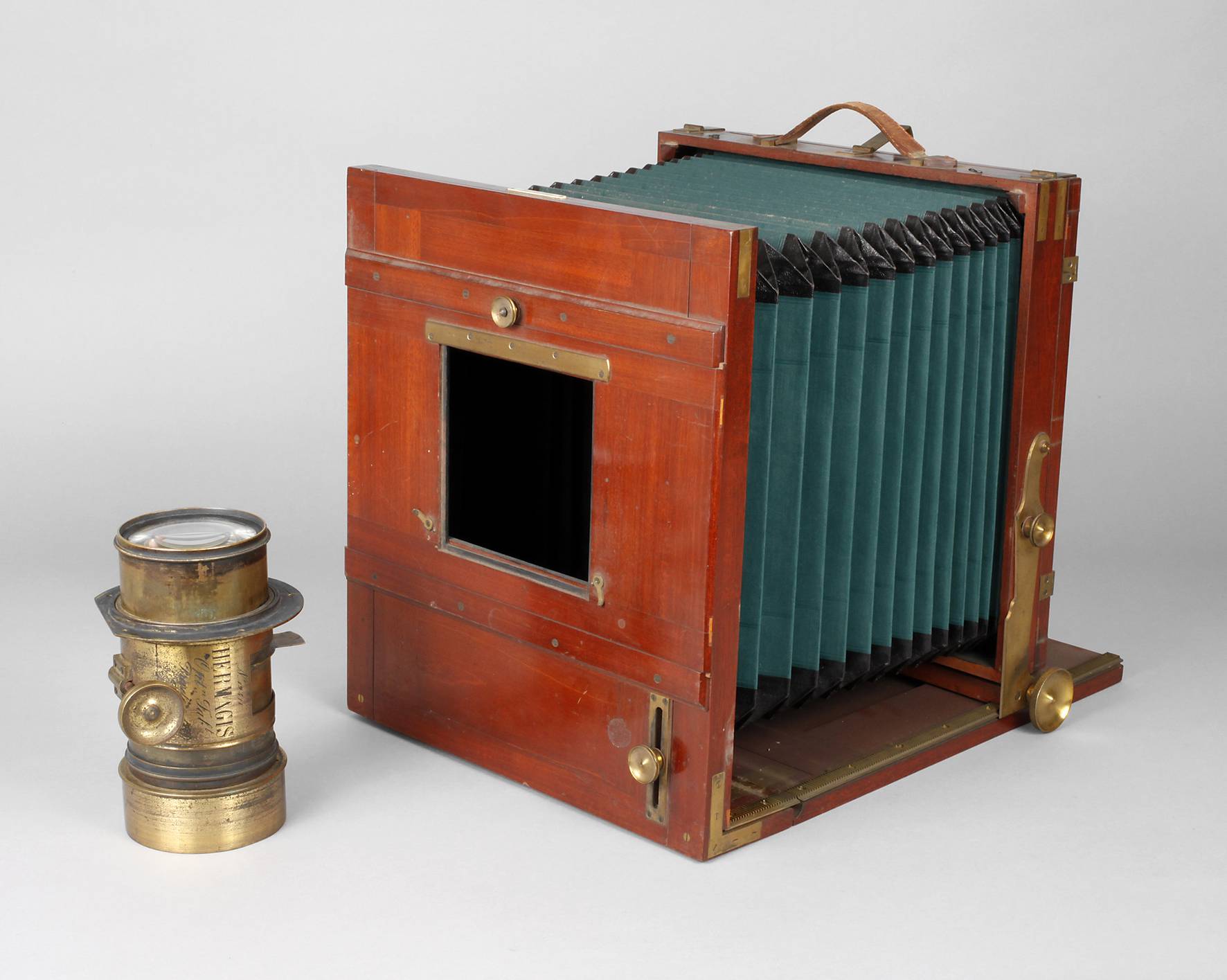 Große Plattenkamera und Objektiv