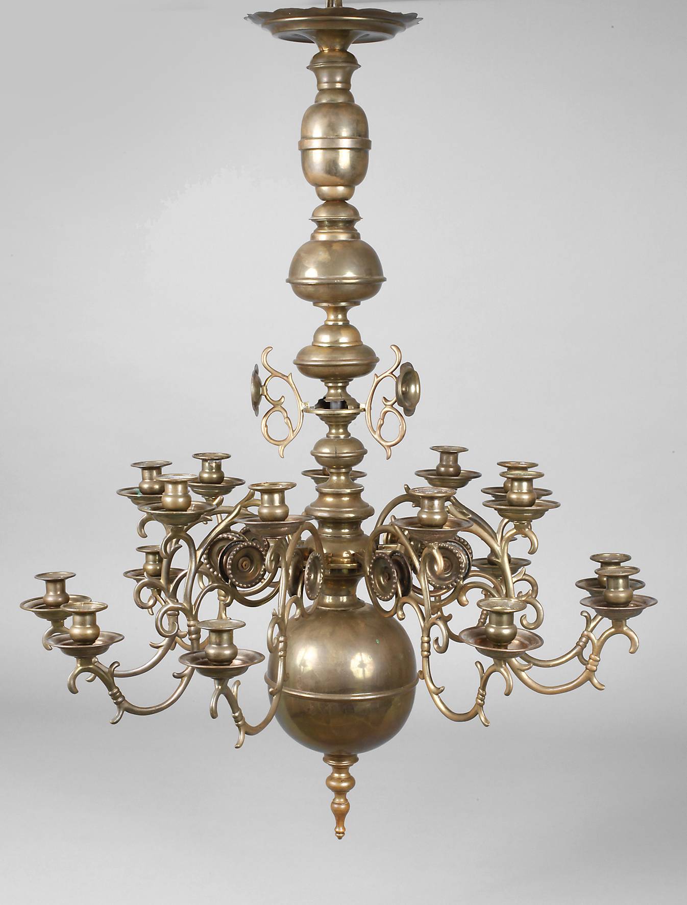 Große Deckenkrone im Barockstil