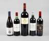 Fünf Flaschen Rotwein