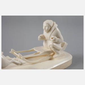 Figürliche Beinschnitzerei