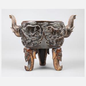 Prächtige Fußschale Elfenbein