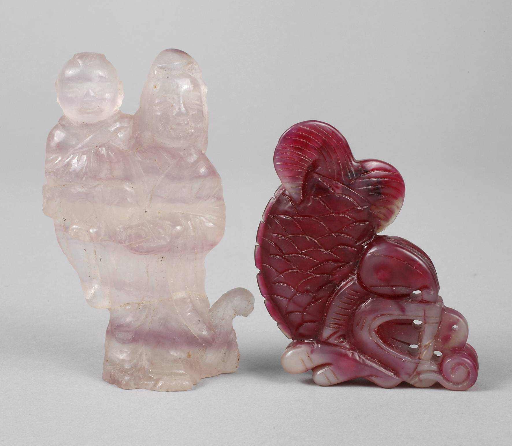 Zwei Teile Steinschnitzerei