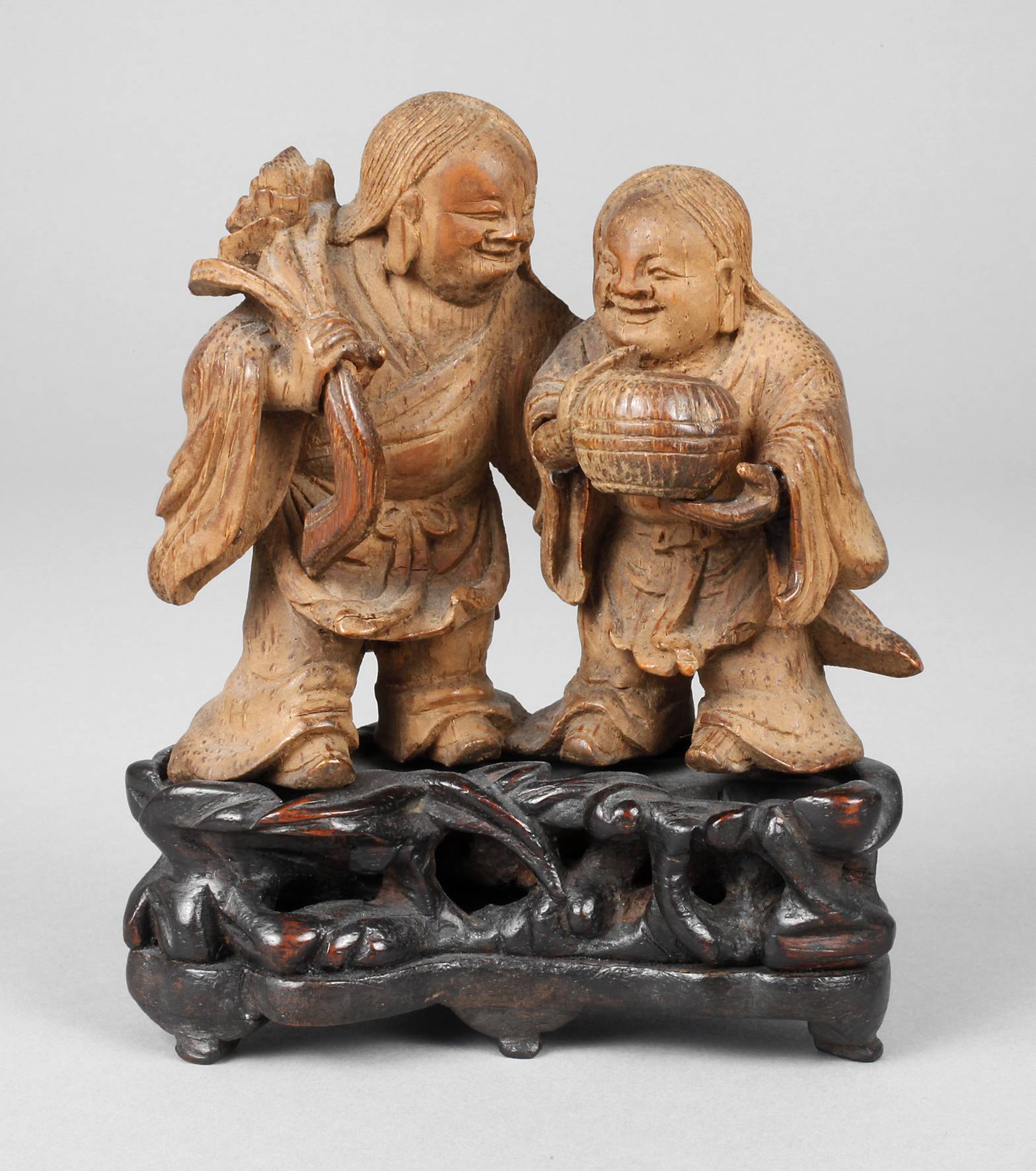 Geschnitztes Figurenpaar