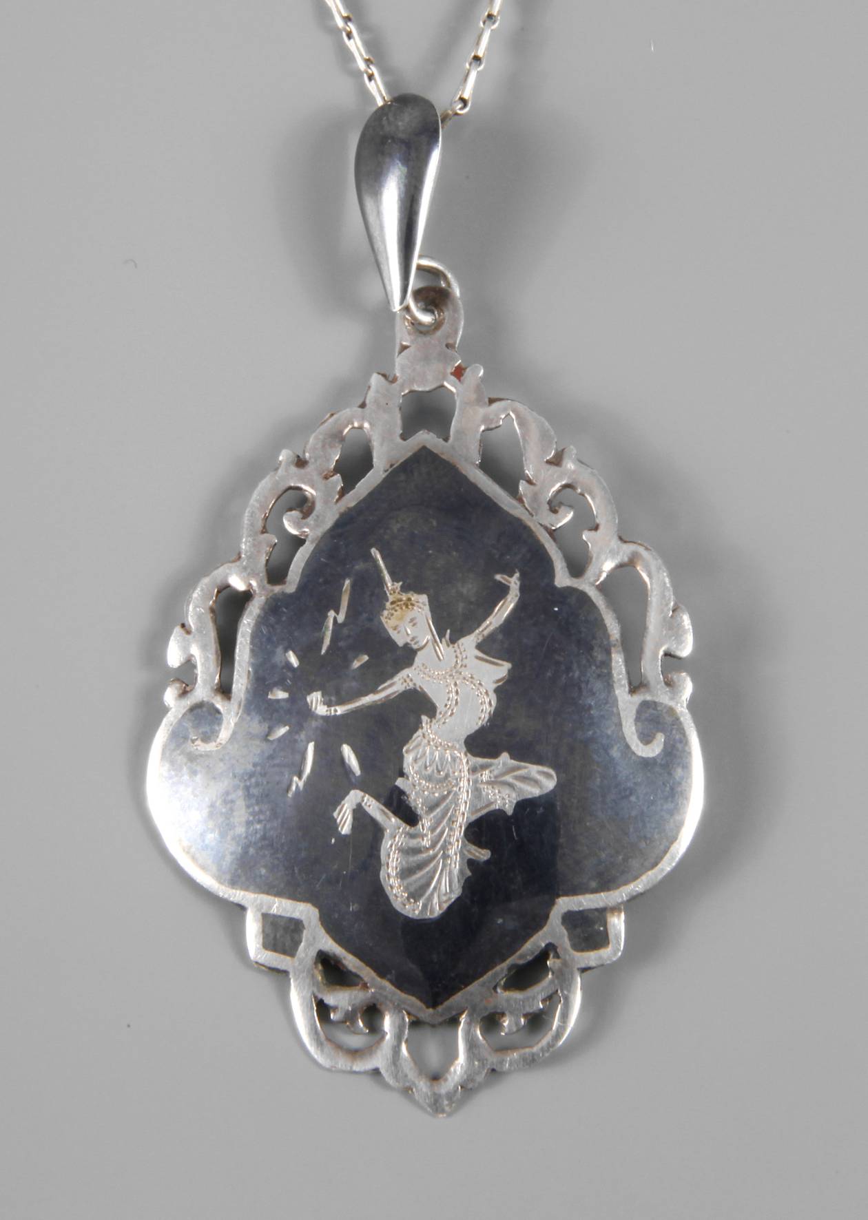 Tulasilber Anhänger an Kette