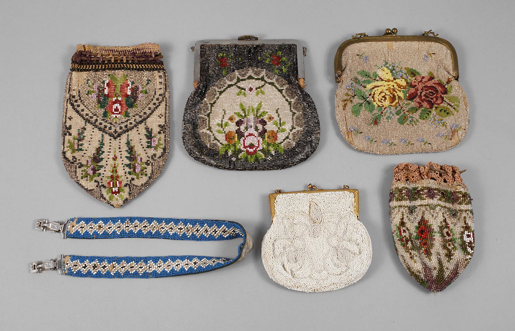 Konvolut Perlstickereien