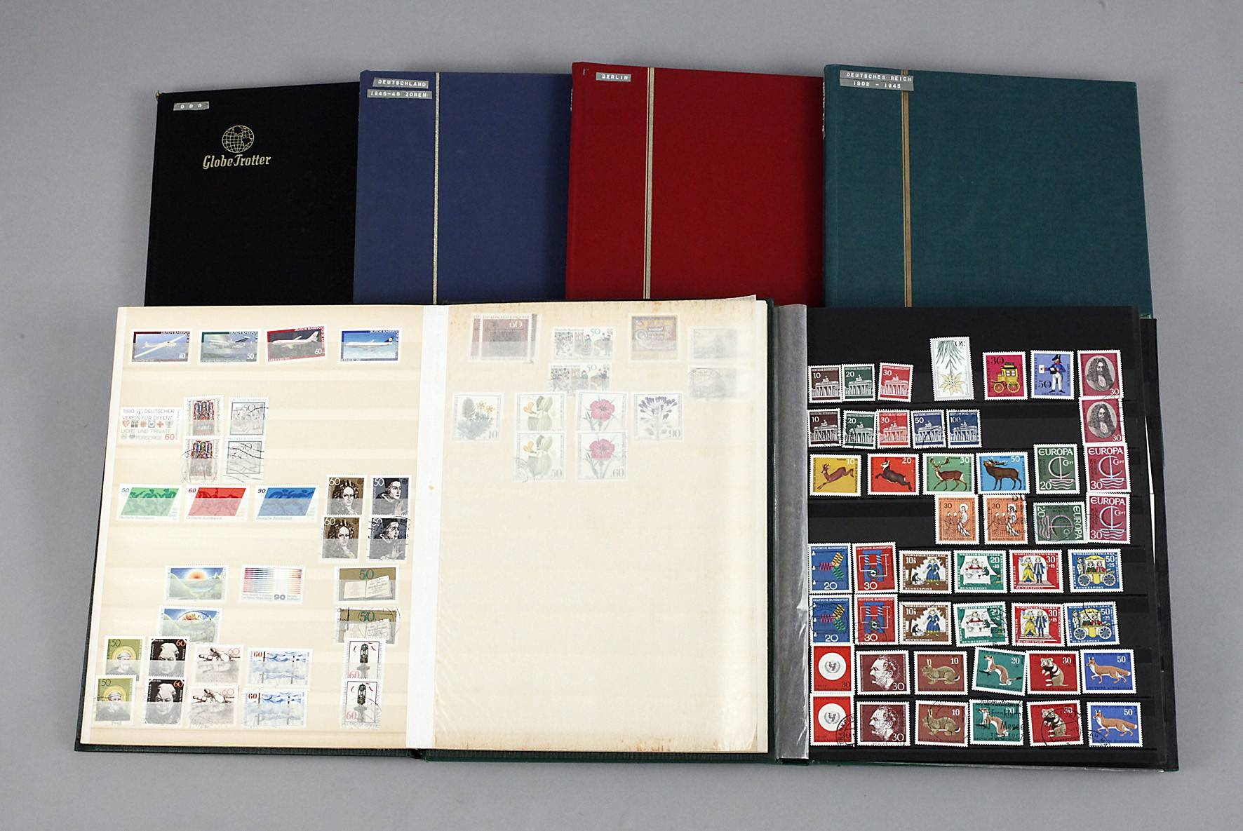 Sechs Briefmarkenalben Deutschland