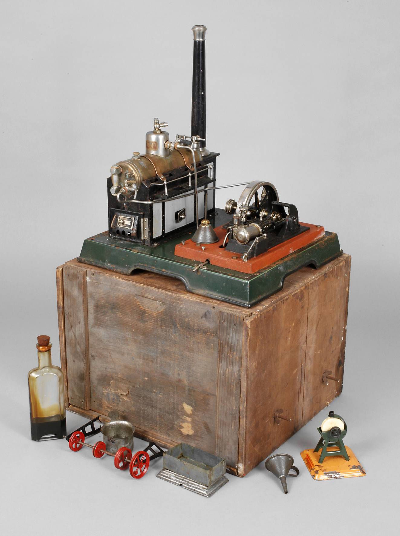 Märklin liegende Dampfmaschine