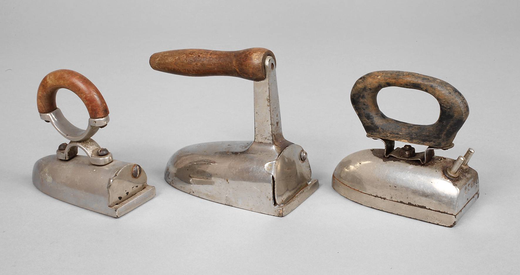 Drei Kinderbügeleisen