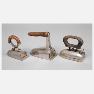 Drei Kinderbügeleisen