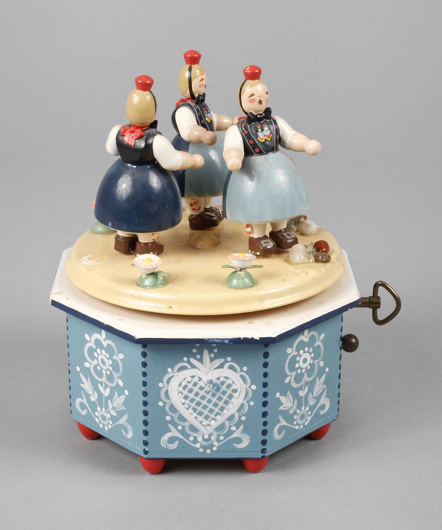 Wendt & Kühn Spieldose Trachtenmädchen