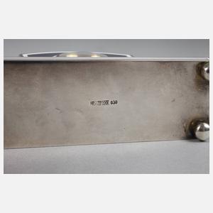 Feine emaillierte Tischuhr