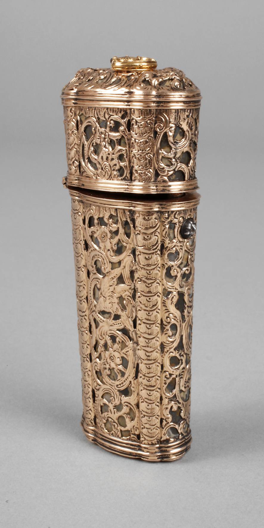 Feiner Nadelbehälter