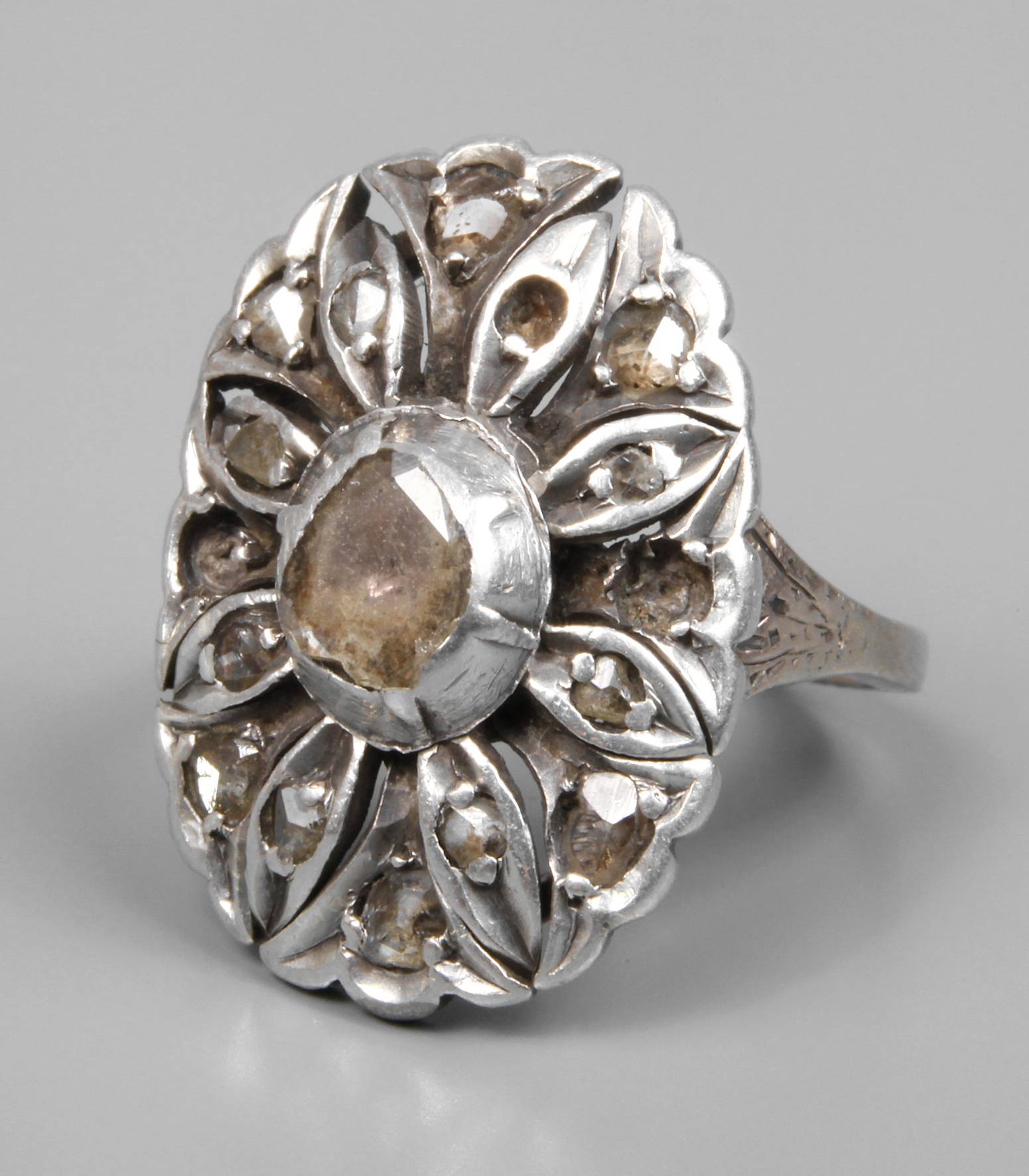 Damenring mit Diamantrosen