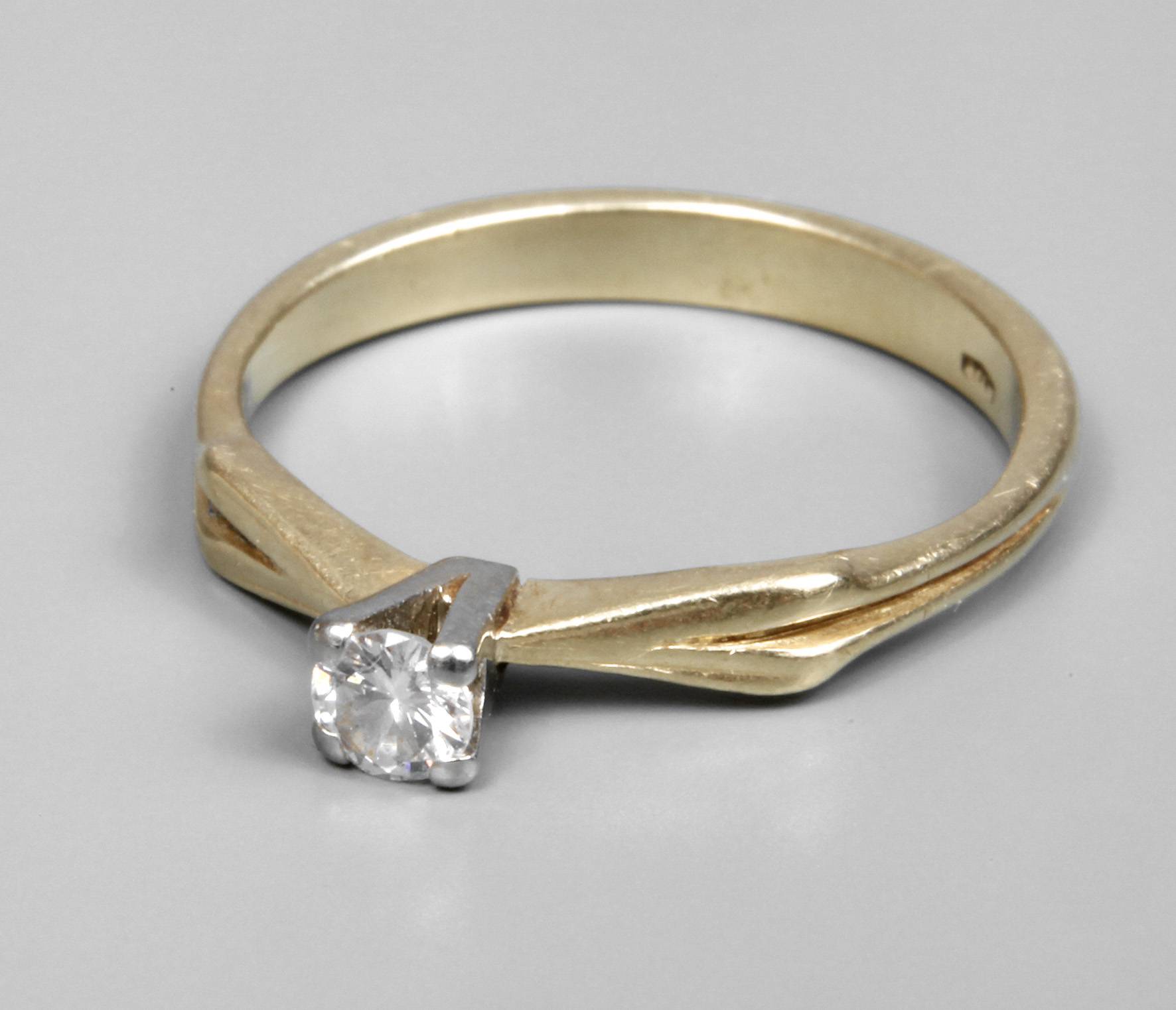 Damenring mit Brillant