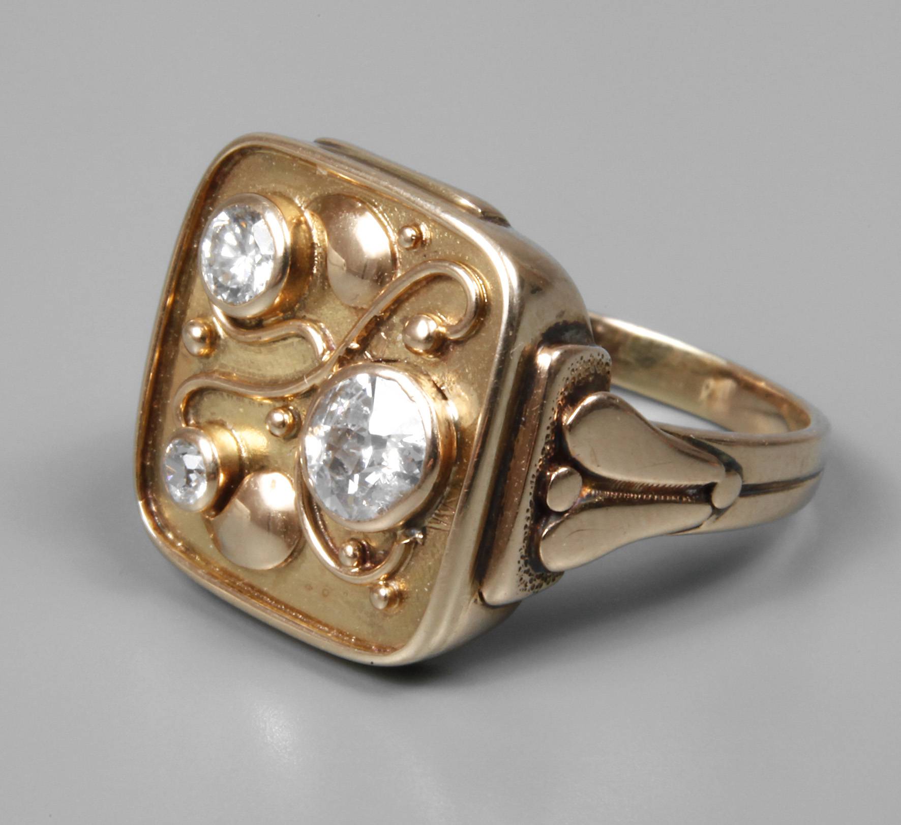 Damenring mit Diamantbesatz