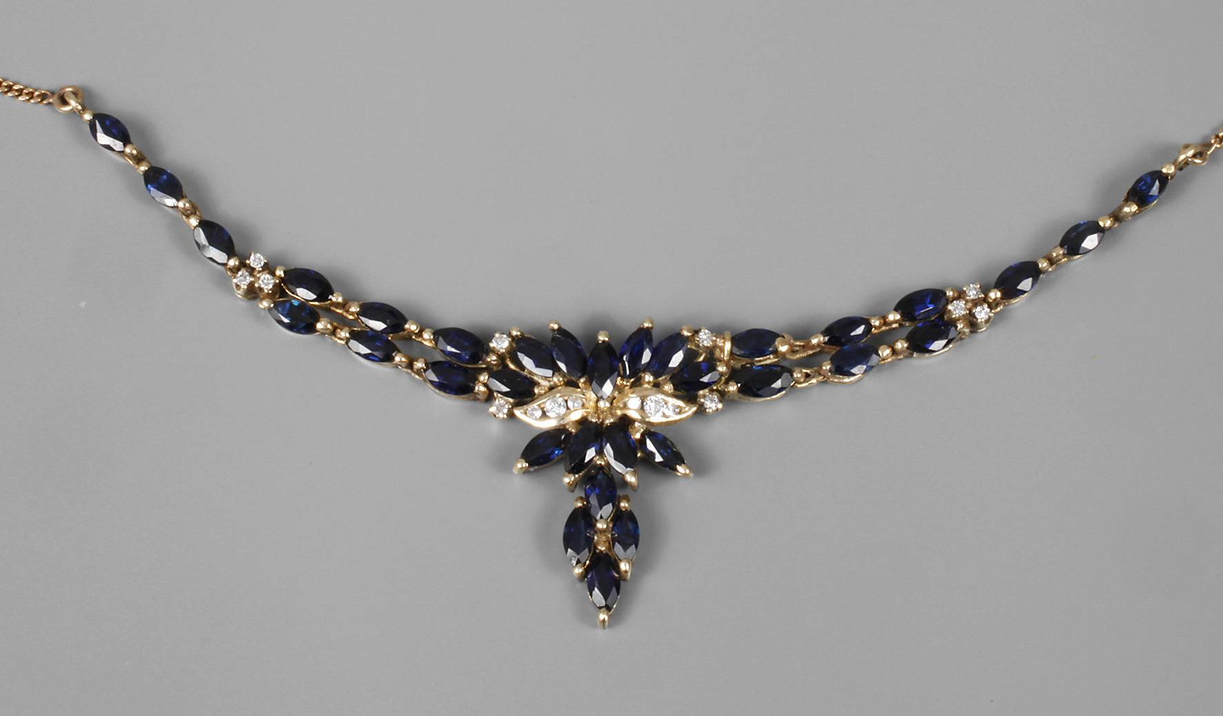 Collier mit Saphiren und Brillanten