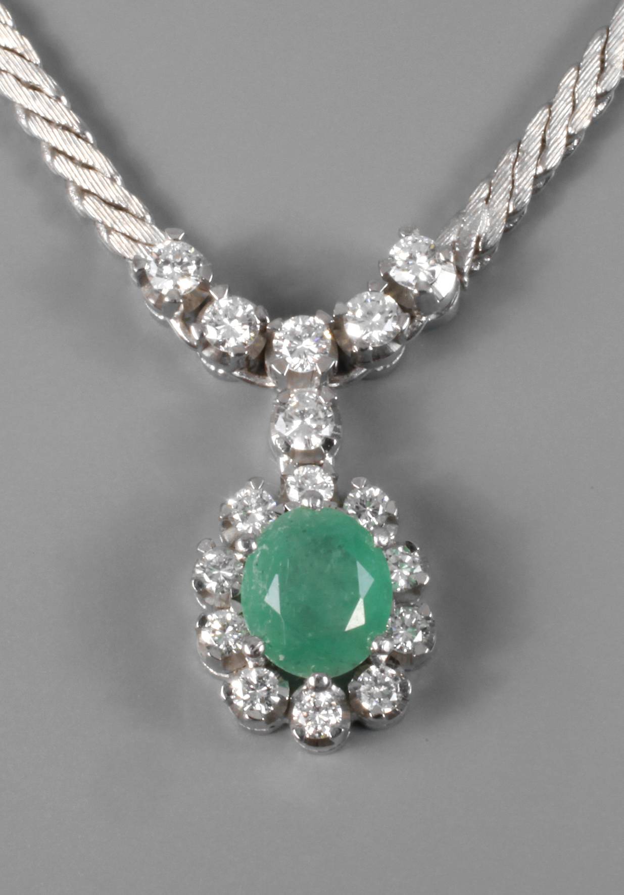 Collier mit Smaragd und Brillanten
