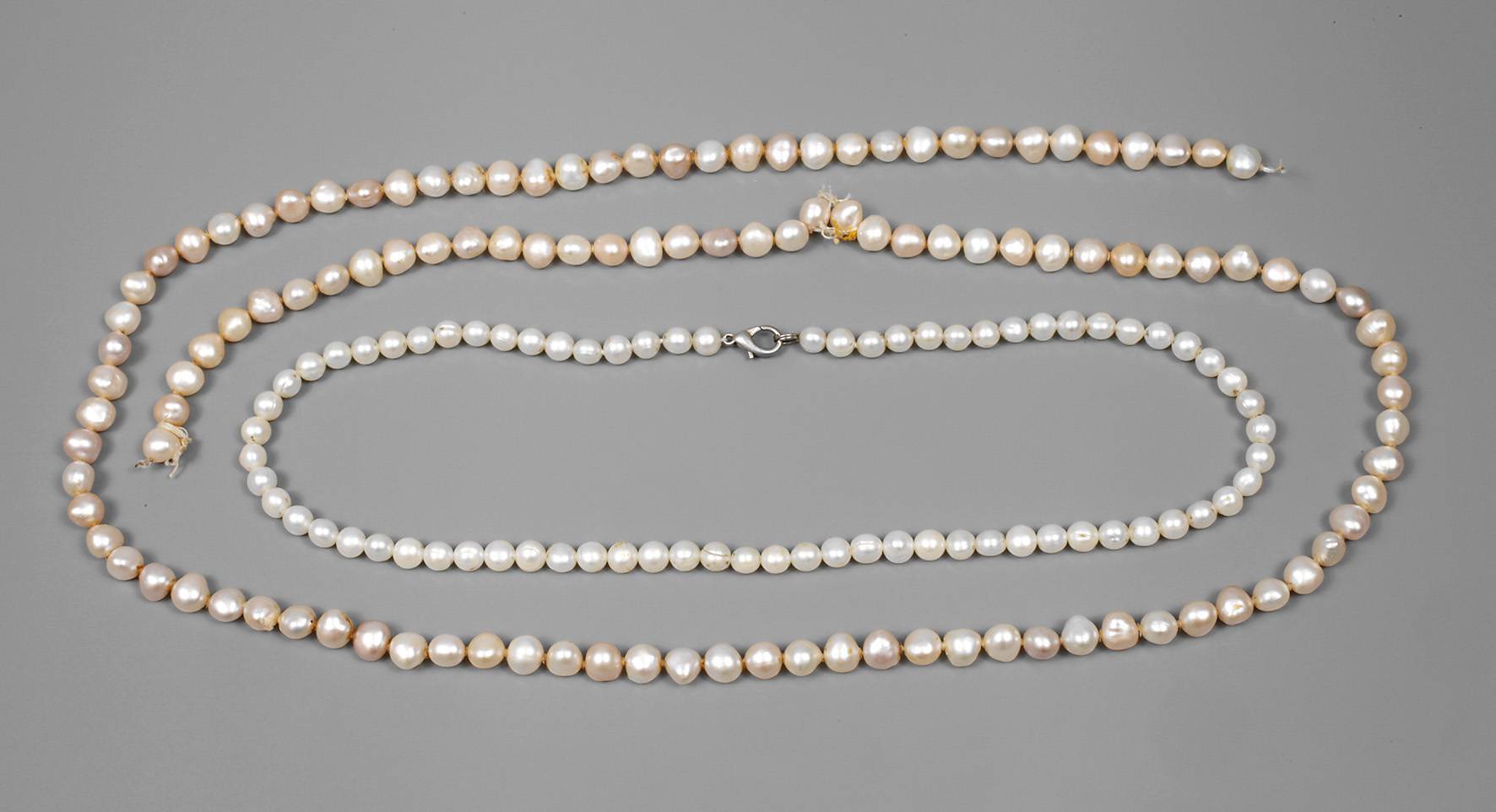 Zwei Perlenketten