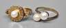 Zwei Damenringe mit Perlen