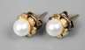 Paar Ohrstecker mit Perlen