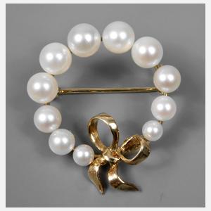 Brosche mit Perlen