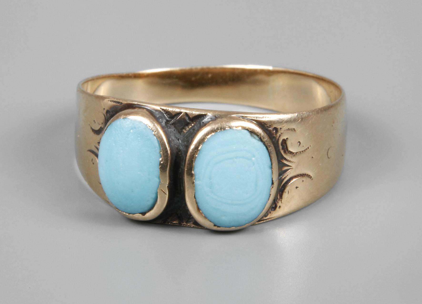 Goldring mit Türkisen
