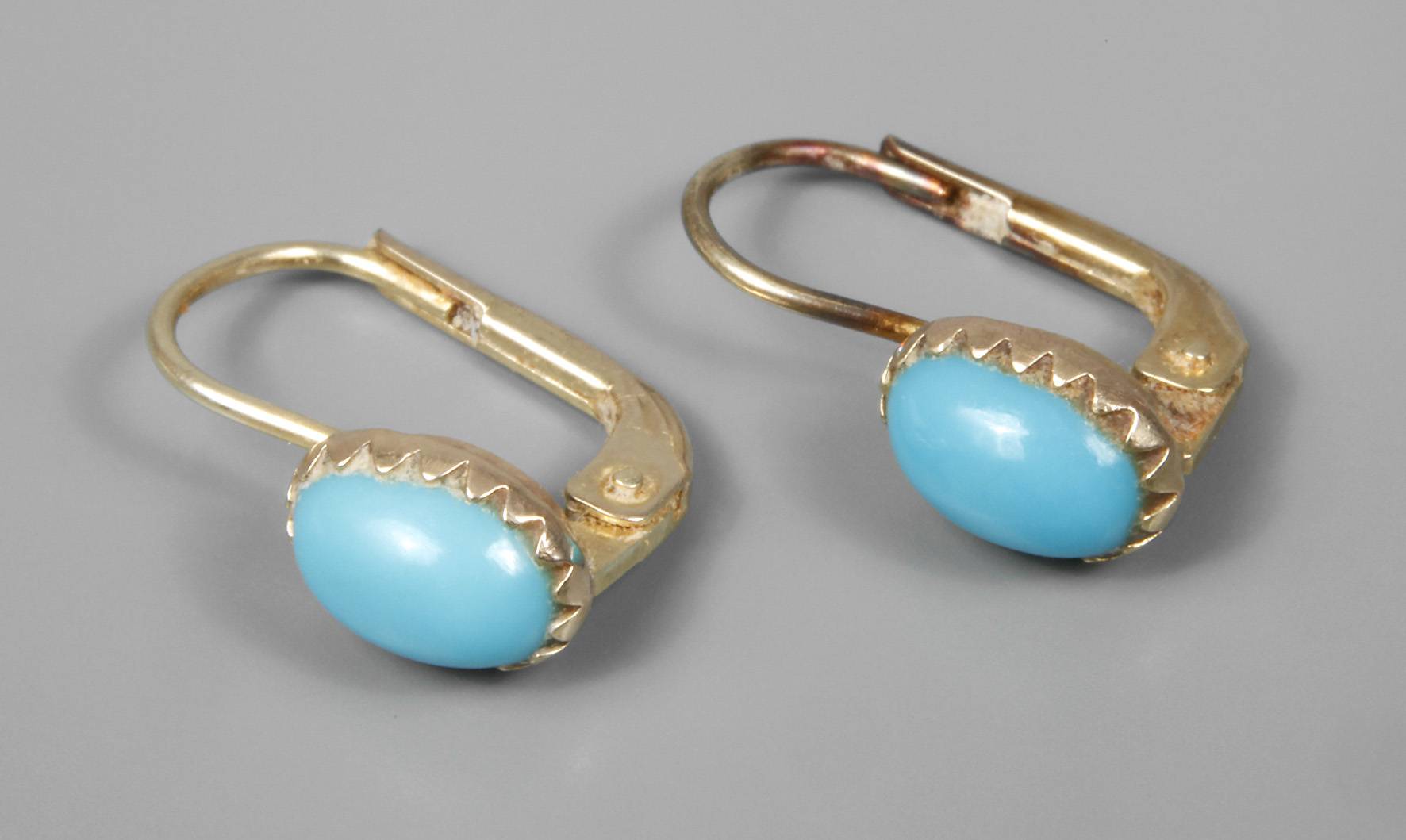 Paar Ohrringe mit Türkisen