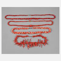 Vier Korallencolliers111