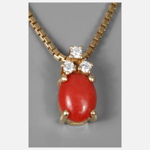 Anhänger mit Brillanten und Koralle