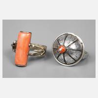 Zwei Silberringe mit Korallen111