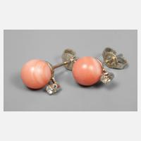 Paar Ohrstecker mit Korallen und Brillanten111