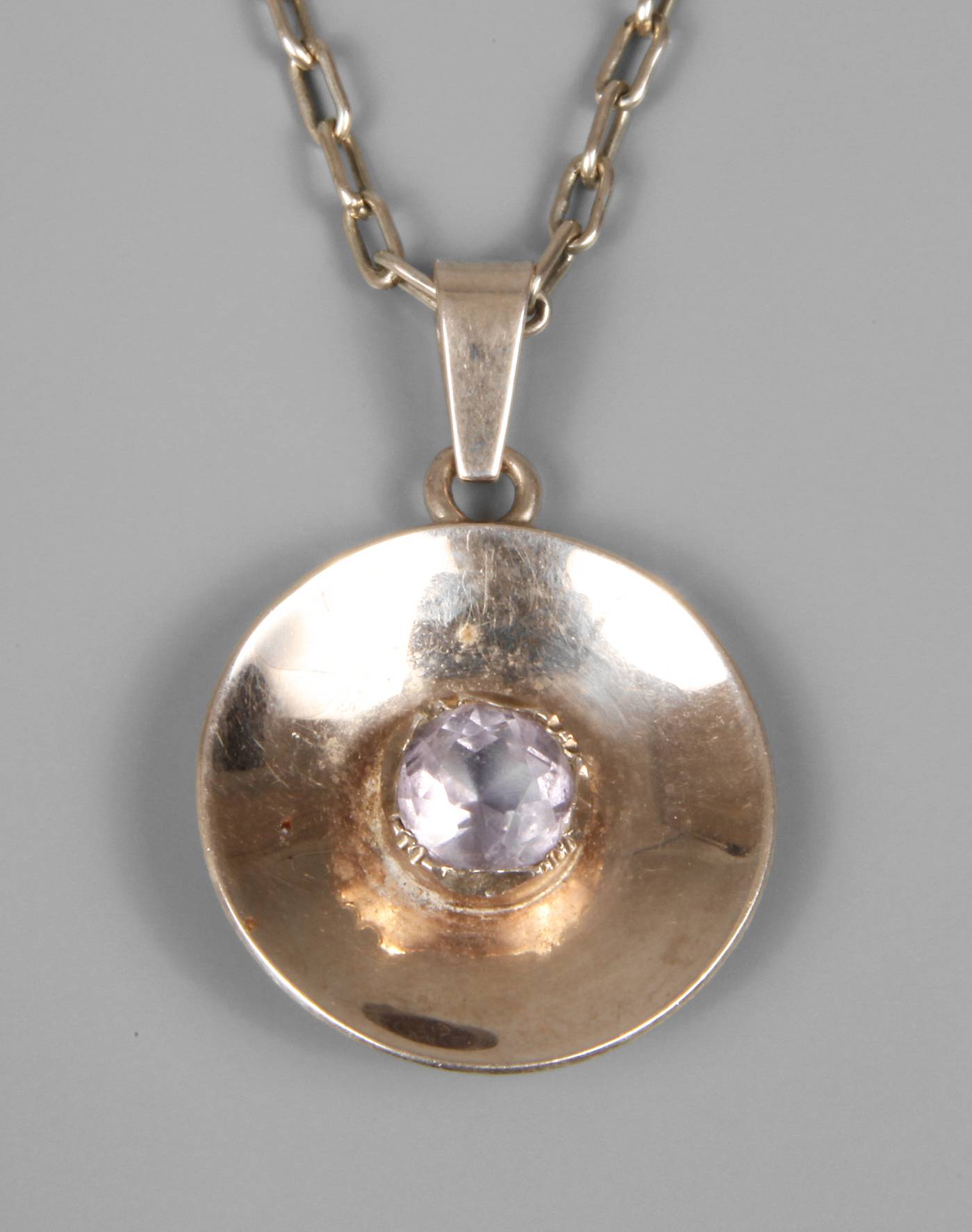 Amethystanhänger an Kette