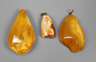 Drei Bernsteinanhänger