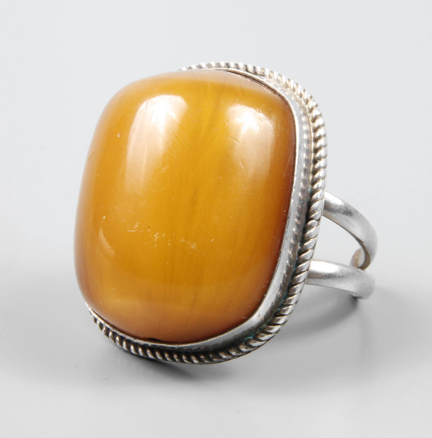 Damenring mit Bernsteinimitat