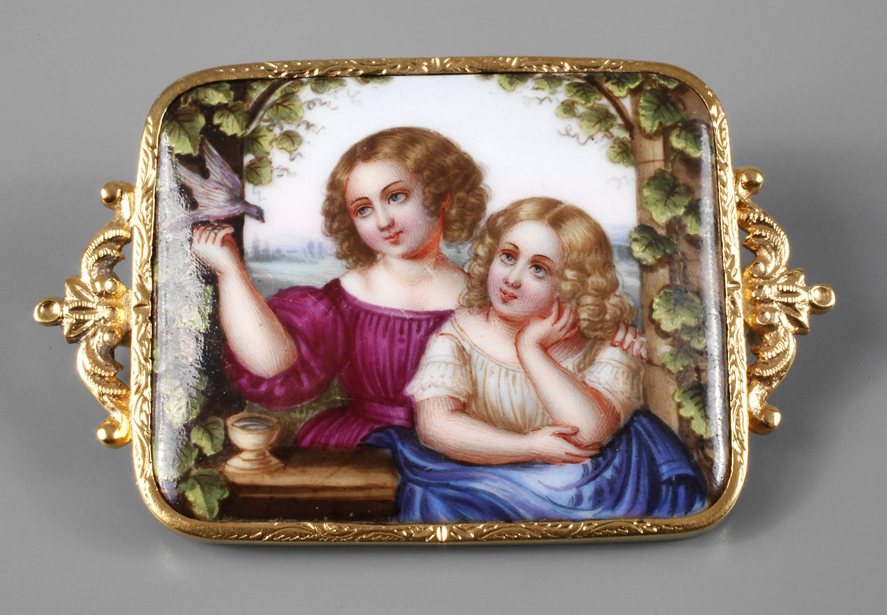 Biedermeierbrosche mit Porzellanmalerei