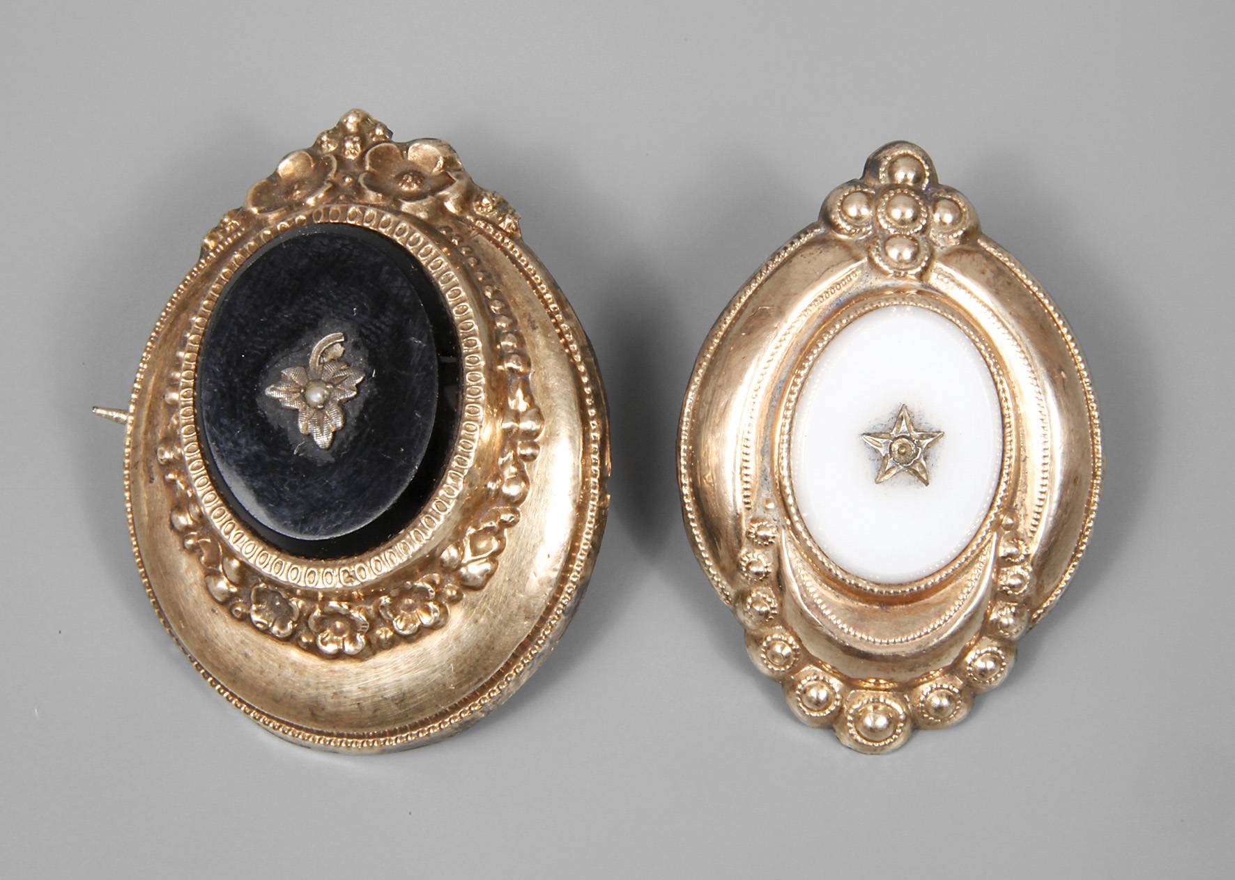 Zwei Biedermeierbroschen