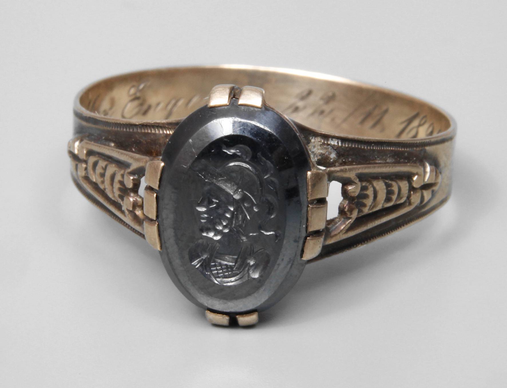 Herrenring mit Hämatitgemme