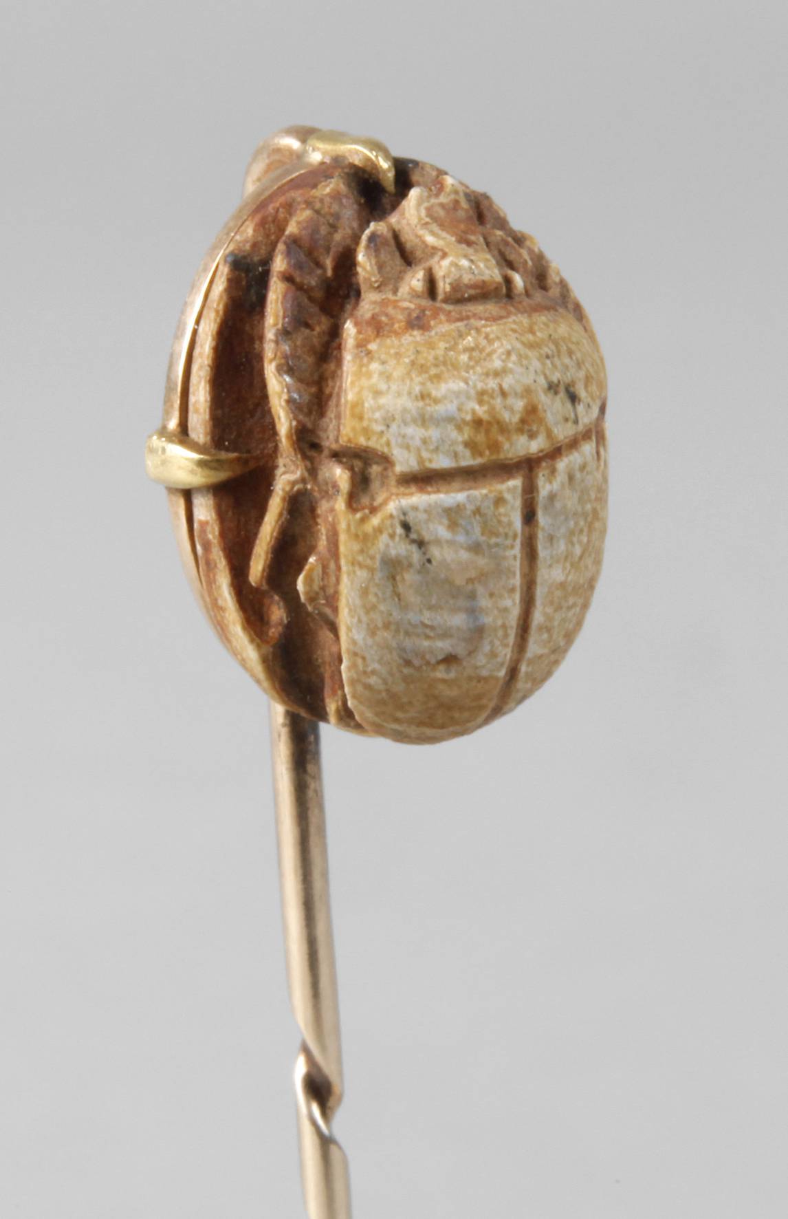 Reversnadel mit Skarabäus