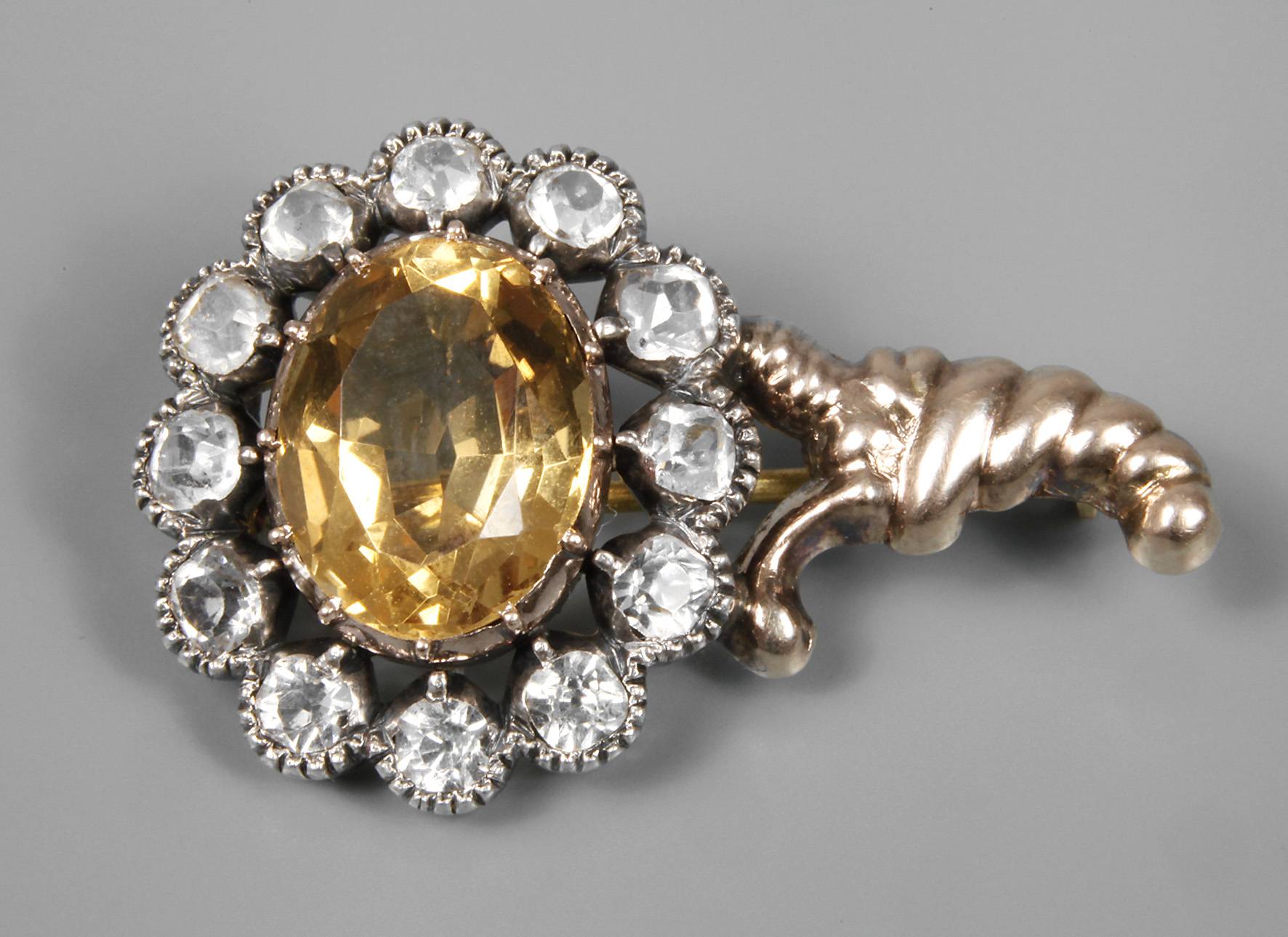 Brosche mit Citrin und Bergkristallen