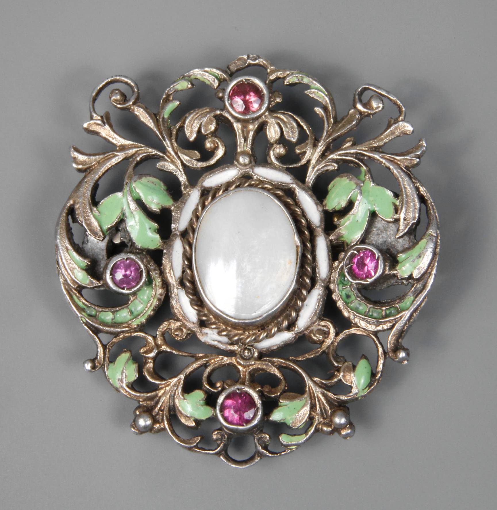 Feine Historismusbrosche