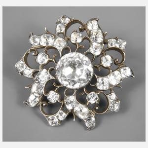 Feiner Knopf mit Bergkristallen