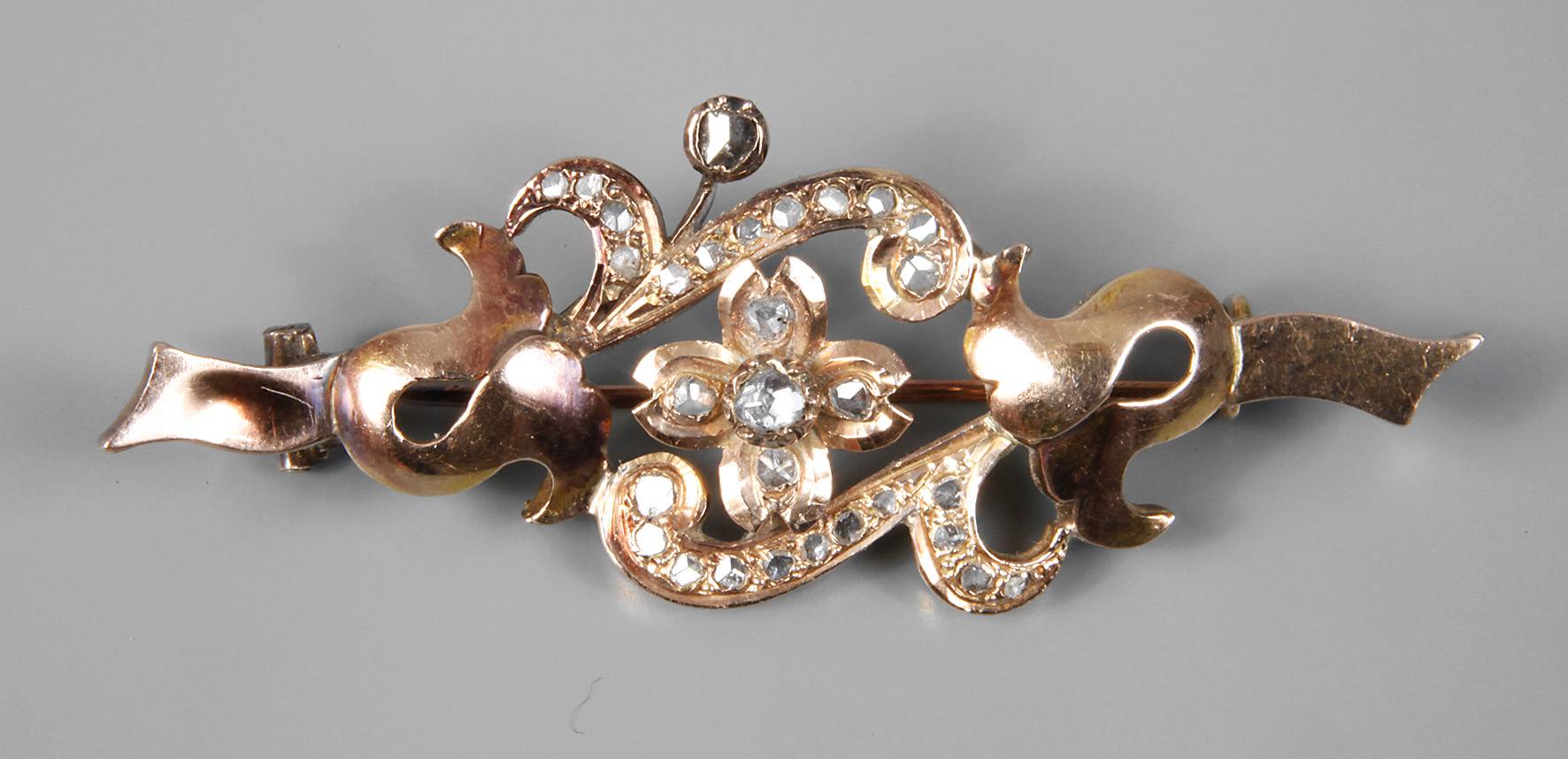 Historismusbrosche mit Diamantbesatz