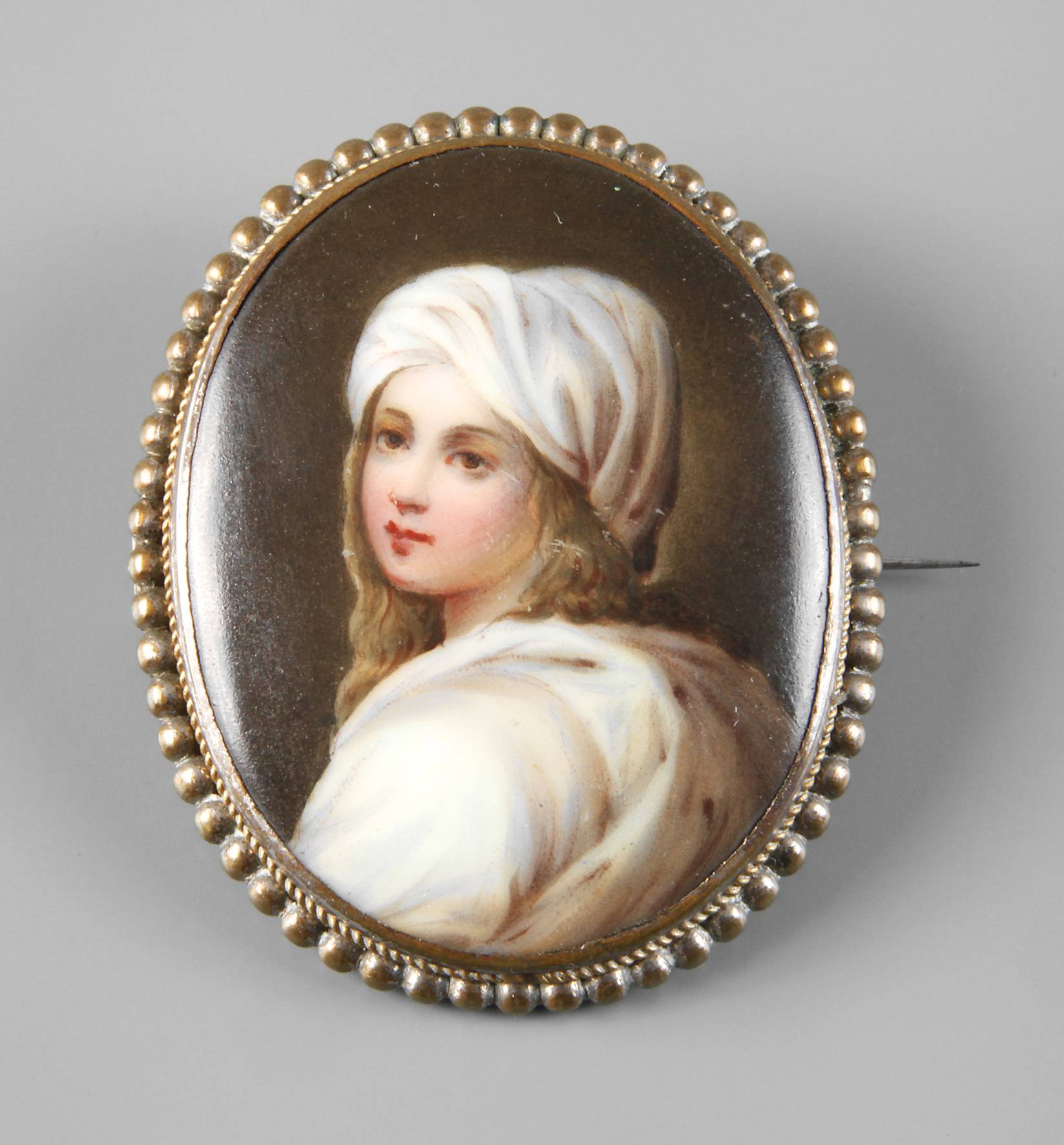 Brosche mit Porzellanminiatur