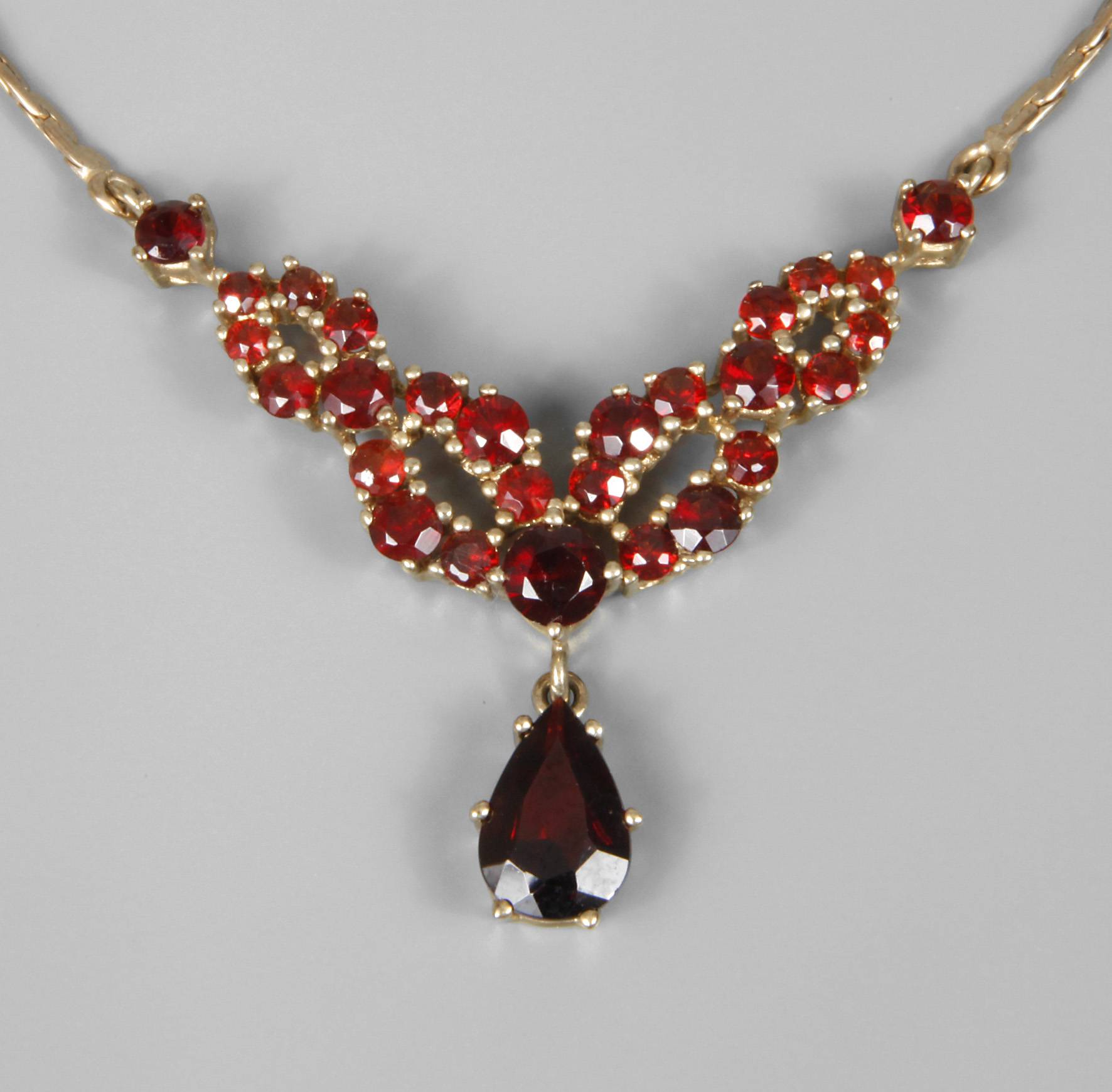Granatcollier