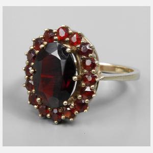 Damenring mit Granatbesatz