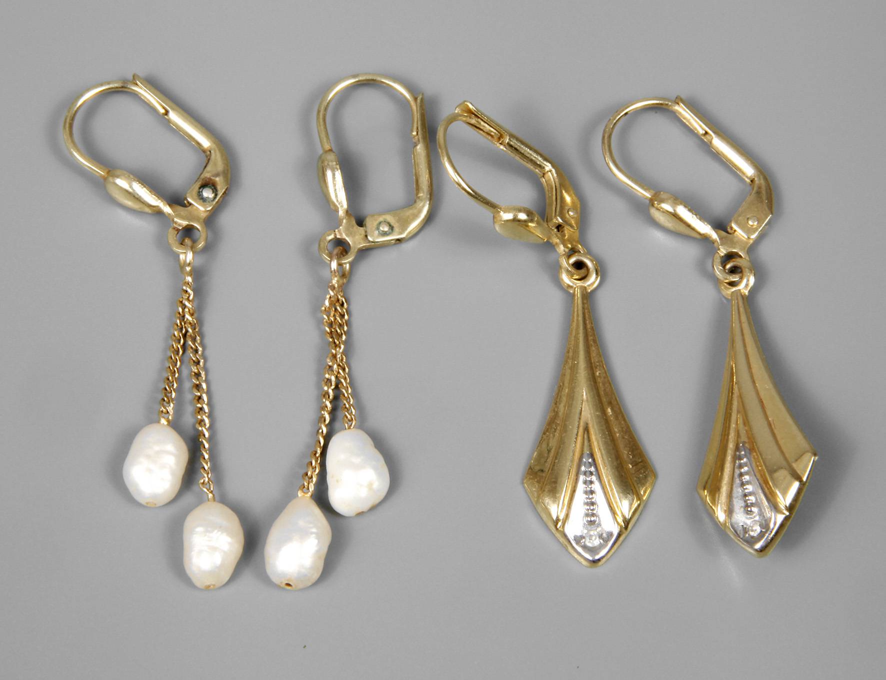 Zwei Paar Ohrhänger