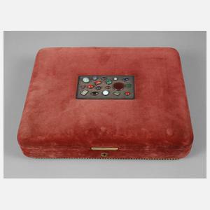 Schmuckkassette mit Steinbesatz