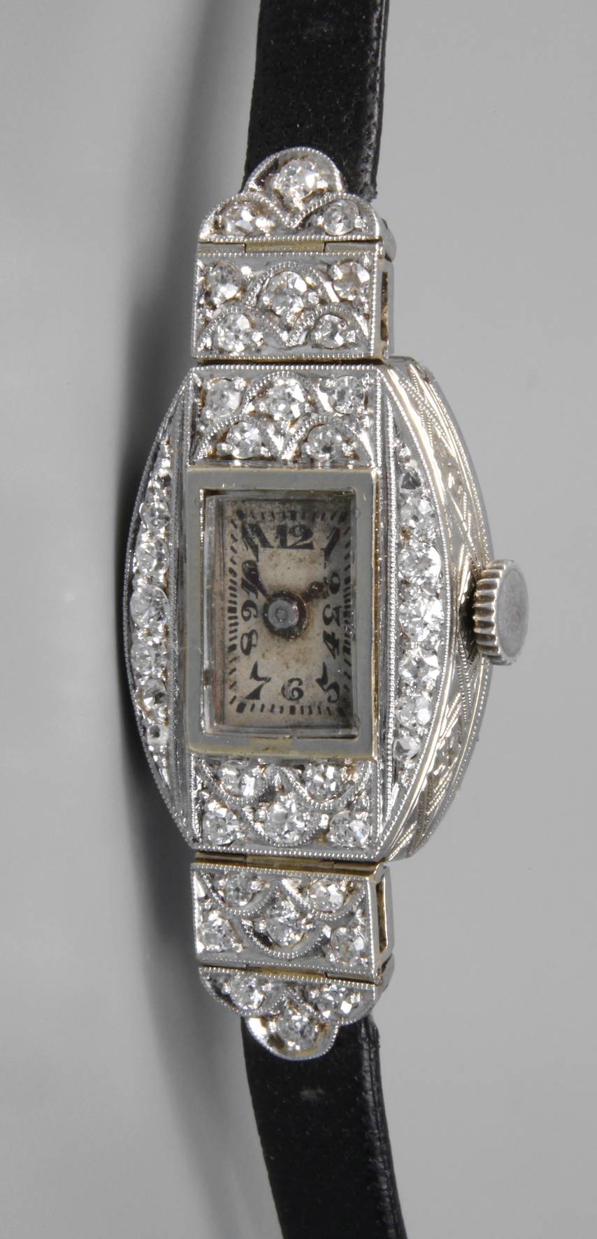 Damenarmbanduhr mit Diamanten