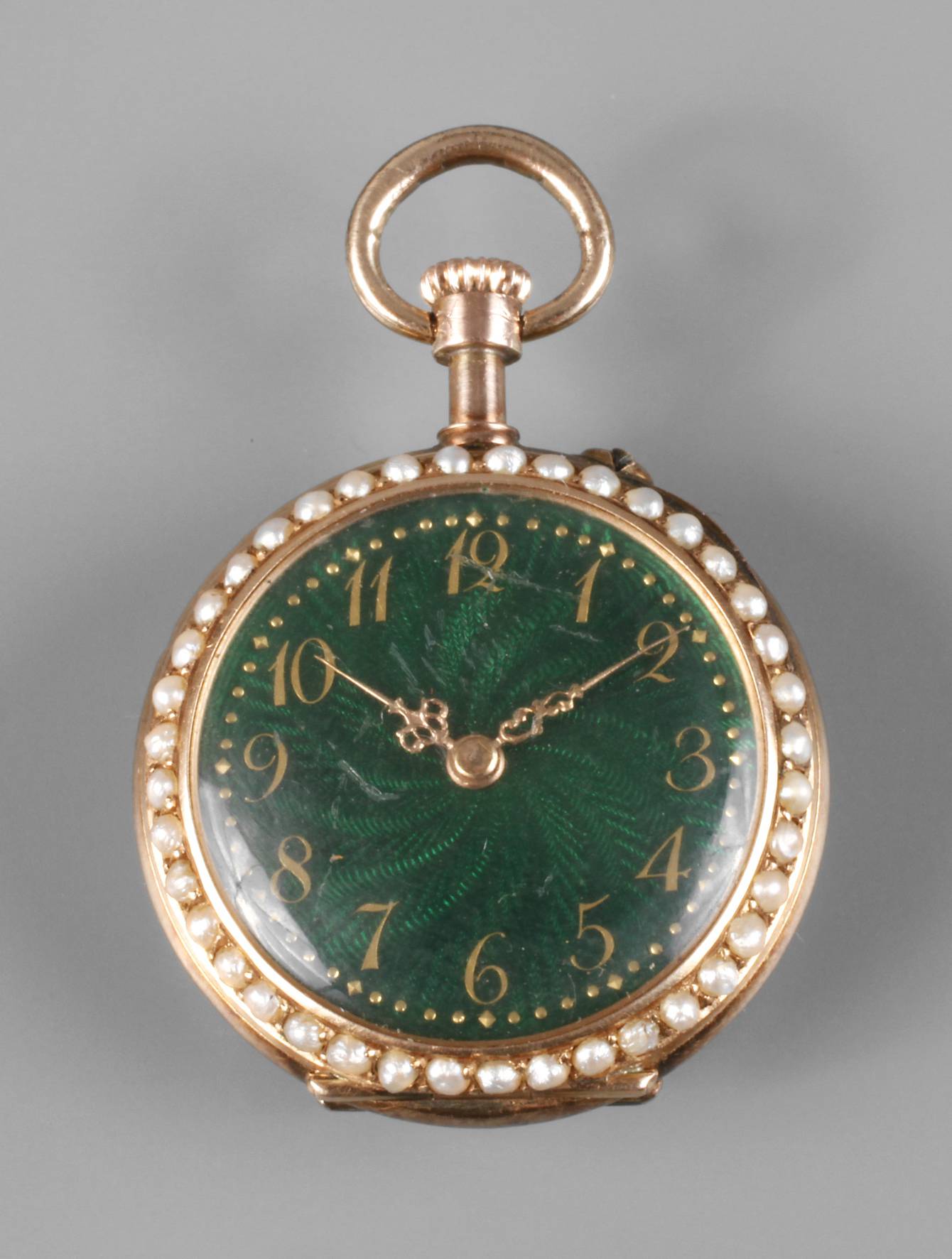 Feine Damenhängeuhr mit Email und Perlen